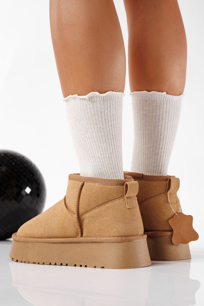 Къси дамски чизми подплатени с пух тип UGG кафяви от обърната естествена кожа Flori #22807