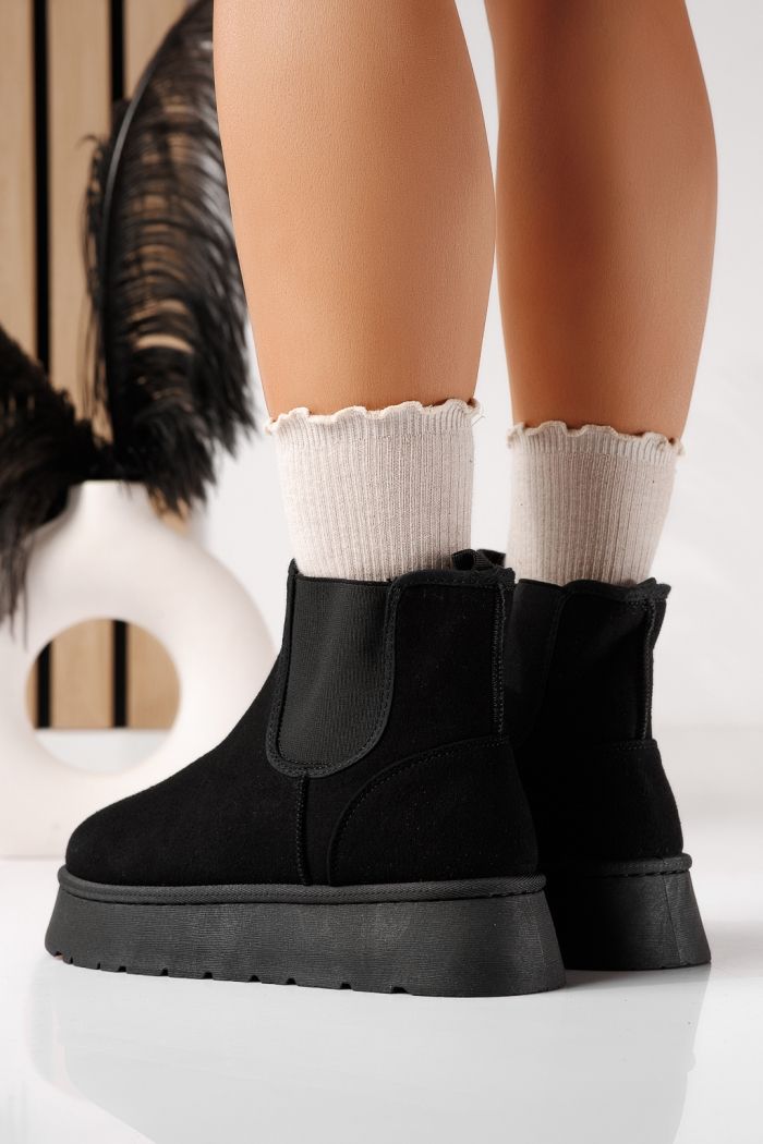 Дамски къси чизми подплатени с пух тип UGG черни от обърната еко кожа Fabiana #22913