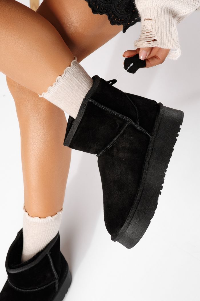 Дамски къси чизми подплатени с пух тип UGG черни от обърната естествена кожа Luiza #22879