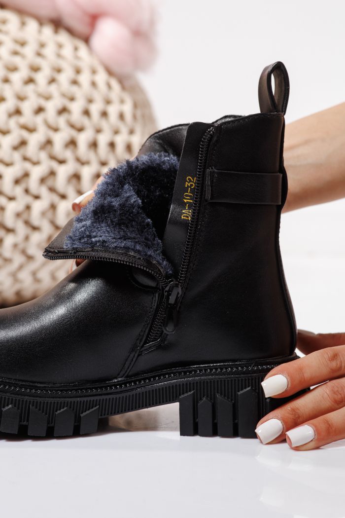 Боти за момичета подплатени с пух черни от еко кожа Sara #23106