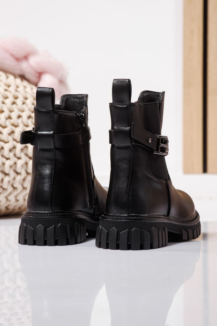 Боти за момичета подплатени с пух черни от еко кожа Sara #23106