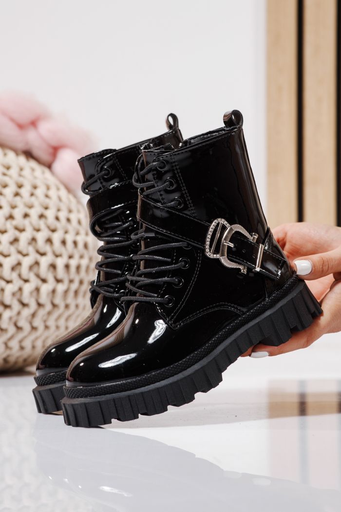 Боти за момичета подплатени с пух черни от лачена еко кожа Edith #23125