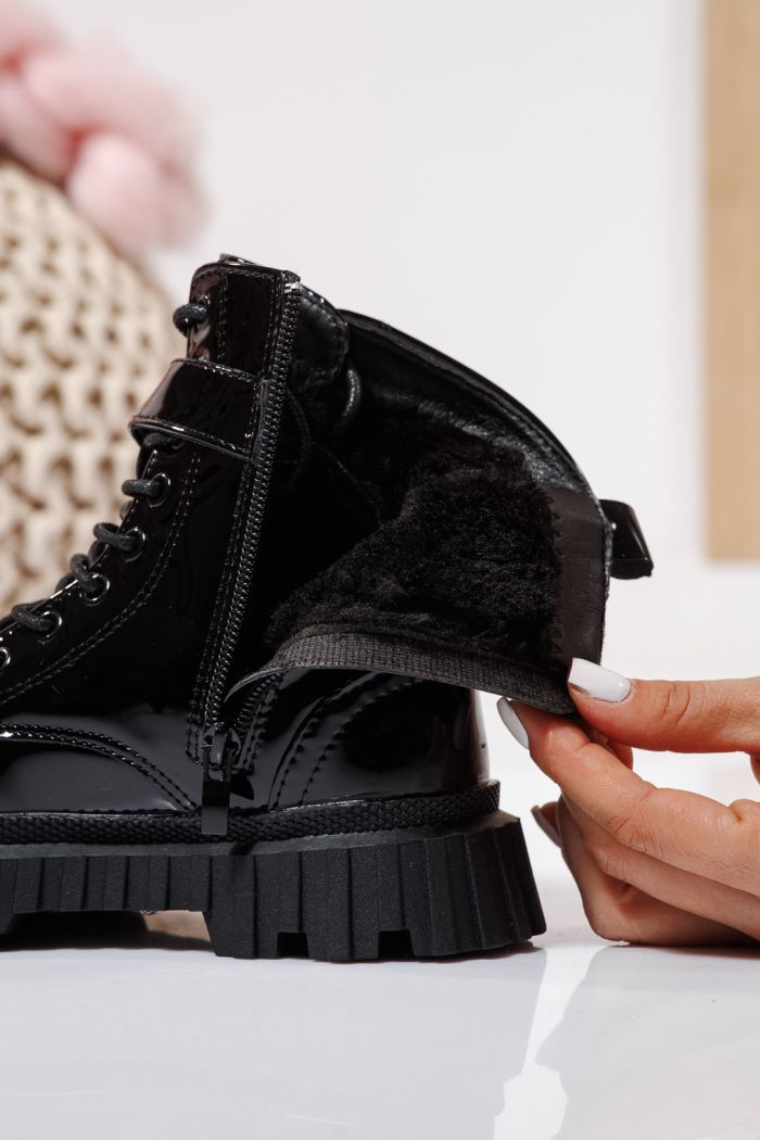 Боти за момичета подплатени с пух черни от лачена еко кожа Edith #23125