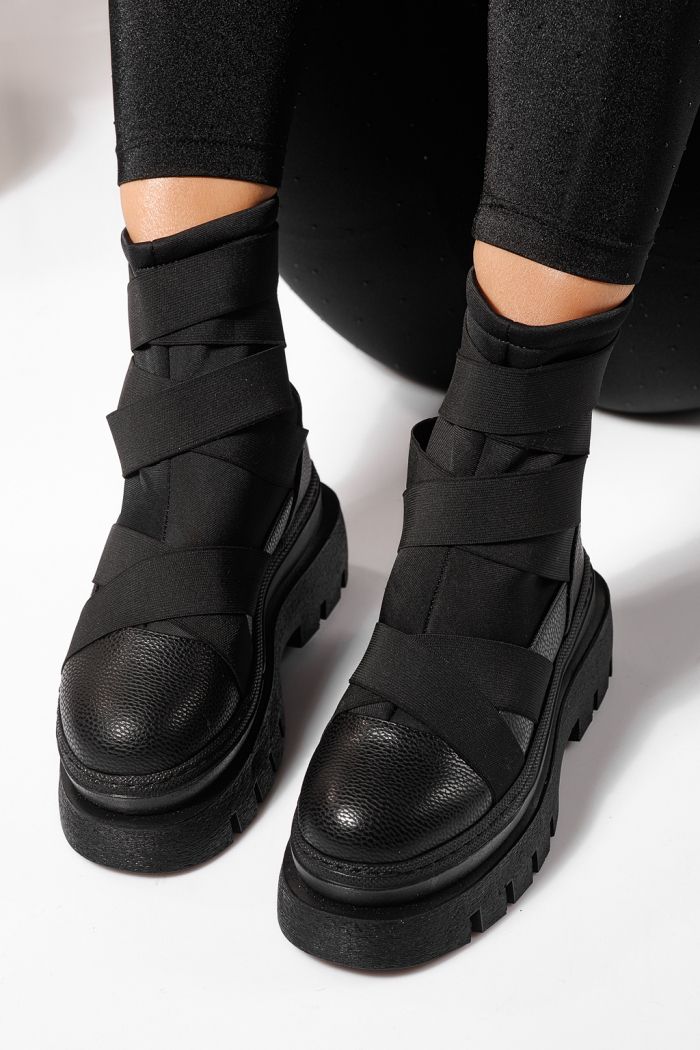 Дамски черни подплатени ботуши от екокожа Julia #23176