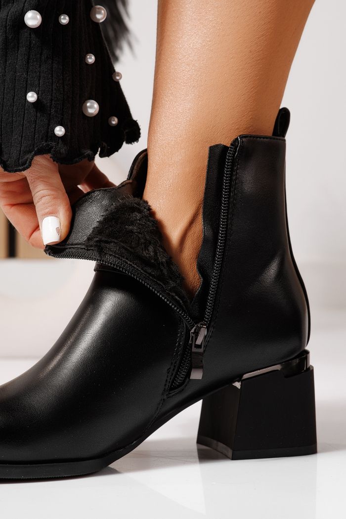 Дамски боти подплатени с пух черни от еко кожа Carla #23070