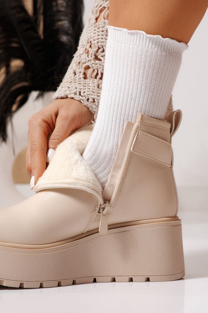 Дамски боти подплатени с пух бежови от еко кожа June #23085