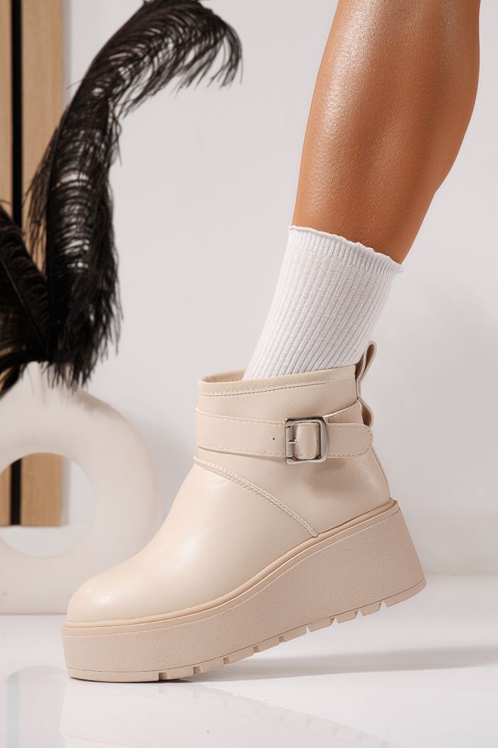 Дамски боти подплатени с пух бежови от еко кожа June #23085