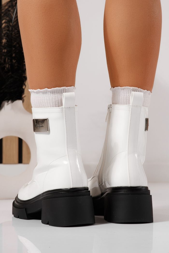 Дамски боти подплатени с пух бели от лачена еко кожа Joplin #23082