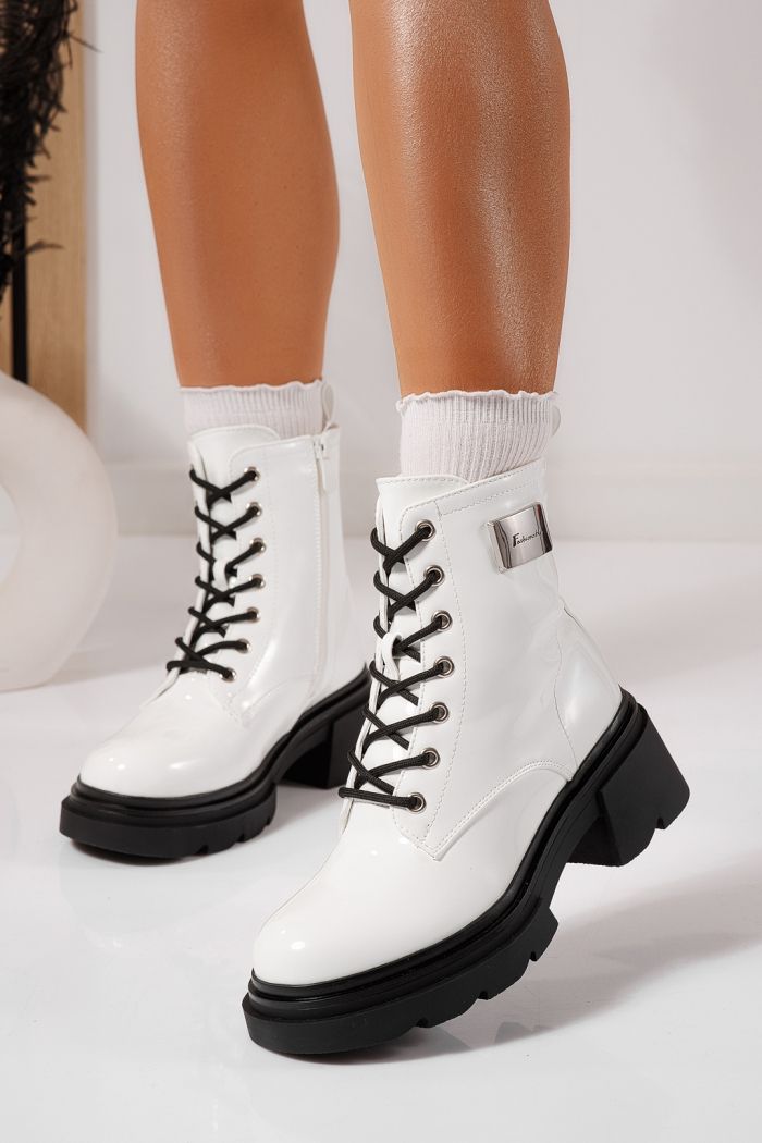 Дамски боти подплатени с пух бели от лачена еко кожа Joplin #23082