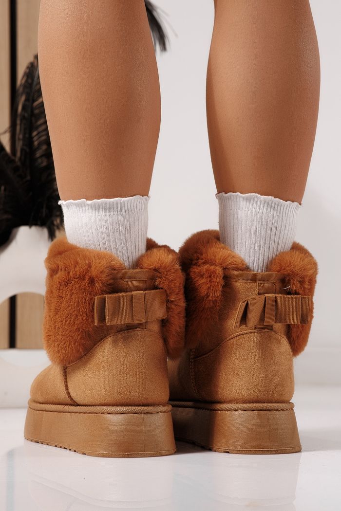 Дамски къси чизми подплатени с пух тип UGG кафяв от обърната еко кожа Beatrice #23068