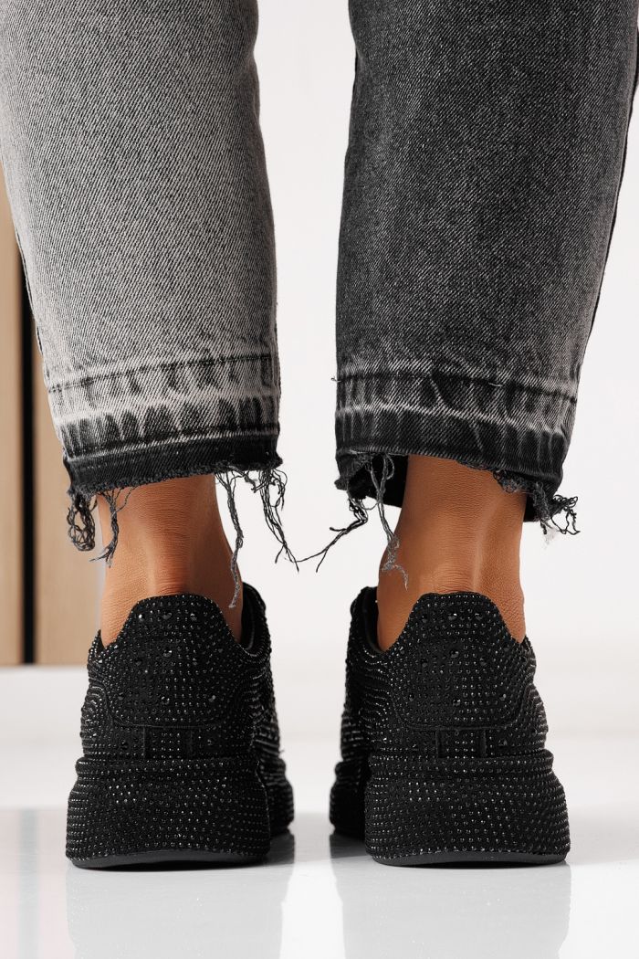 Дамски маратонки черни от текстилен материал Alexia #24007