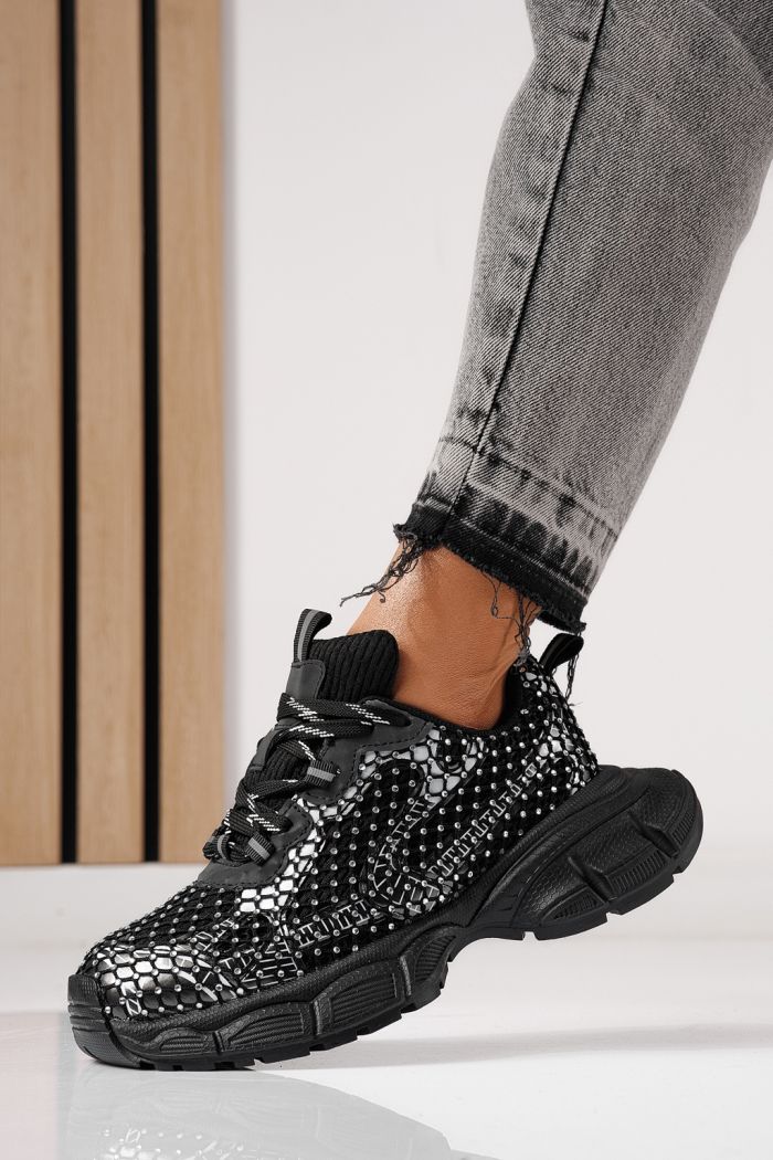 Дамски маратонки черни от текстилен материал Lilien #24149