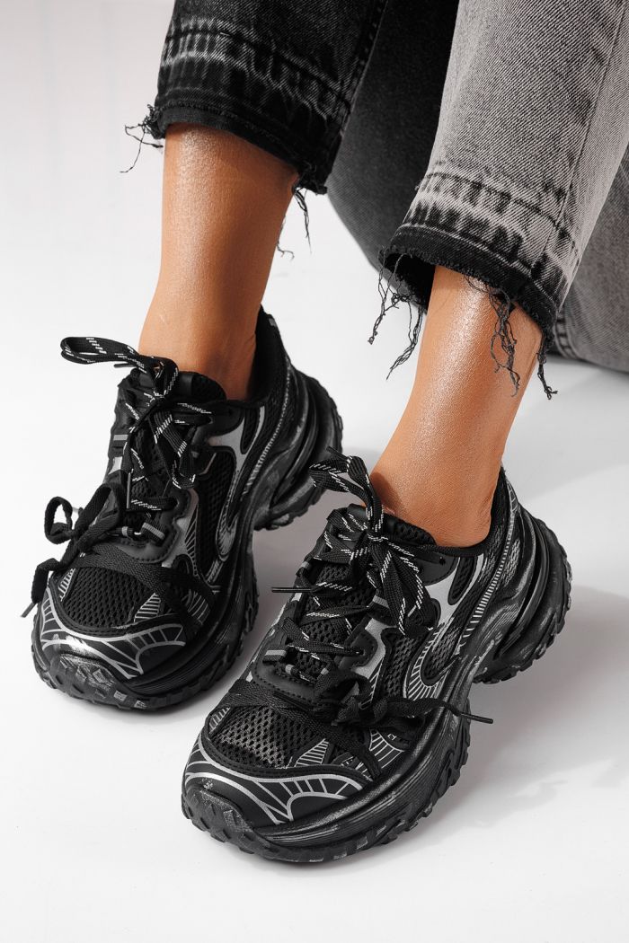 Дамски маратонки черни от текстилен материал Laura #24145