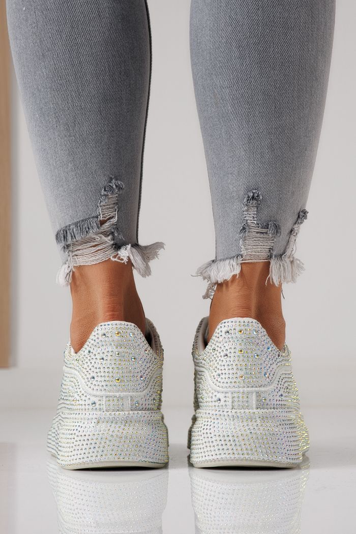 Дамски маратонки бели от текстилен материал Alexia #24008