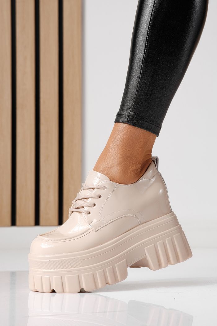 Всекидневни дамски обувки бежови от лачена еко кожа Larisa #24067