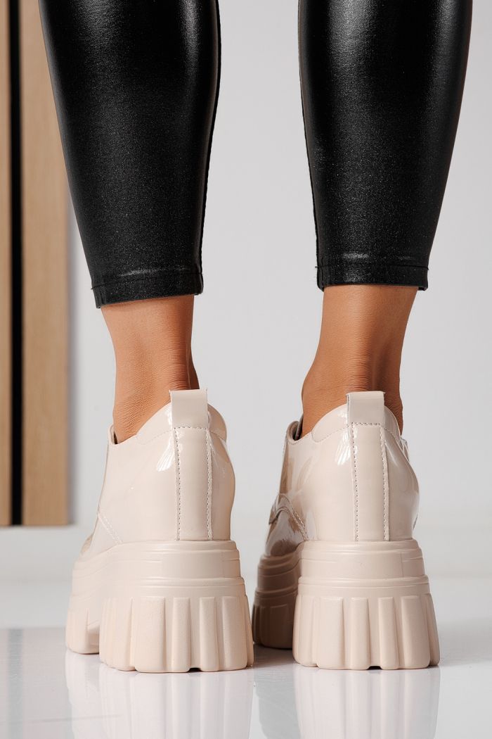 Всекидневни дамски обувки бежови от лачена еко кожа Larisa #24067