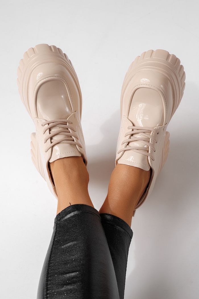 Всекидневни дамски обувки бежови от лачена еко кожа Larisa #24067