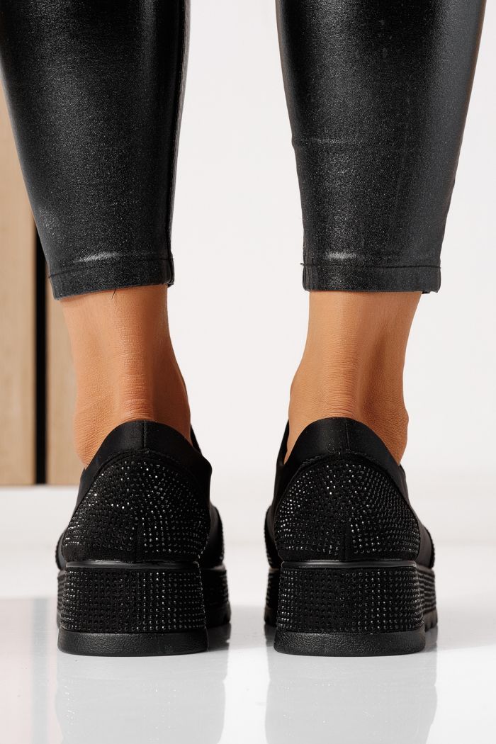 Дамски черни текстилни маратонки Iris #24209