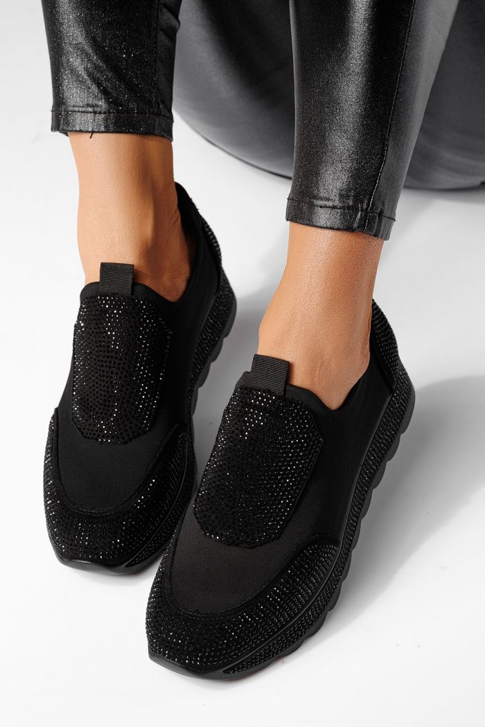 Дамски черни текстилни маратонки Iris #24209