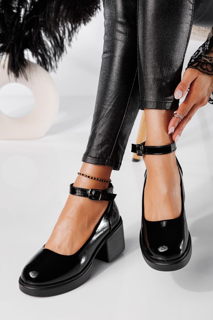 Всекидневни дамски обувки черни от лачена еко кожа Troya #24225