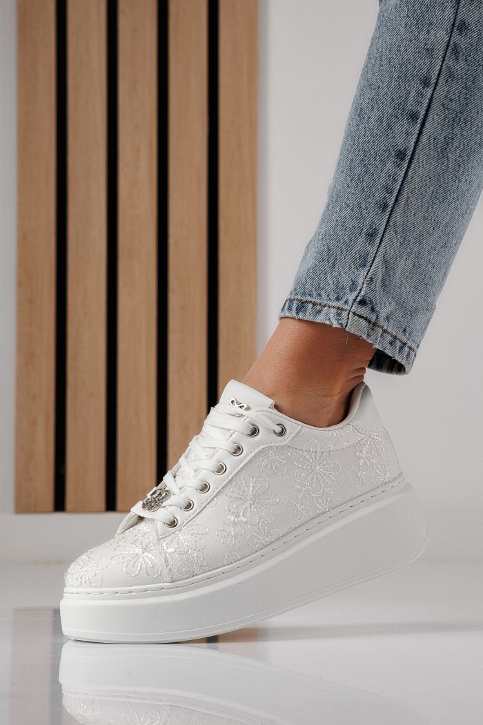 Дамски маратонки бели от текстилен материал Carla #24290