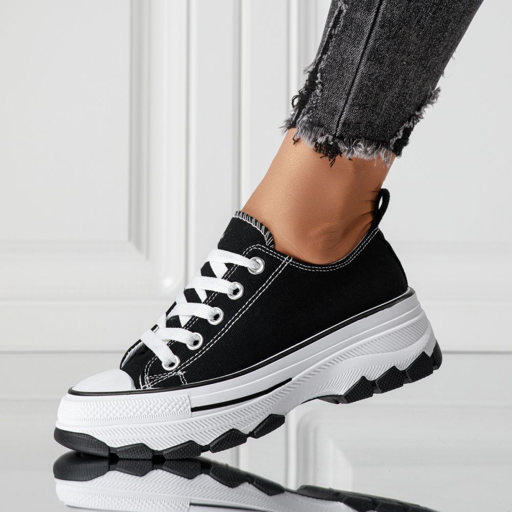 Дамски черни текстилни маратонки Zoe #24487