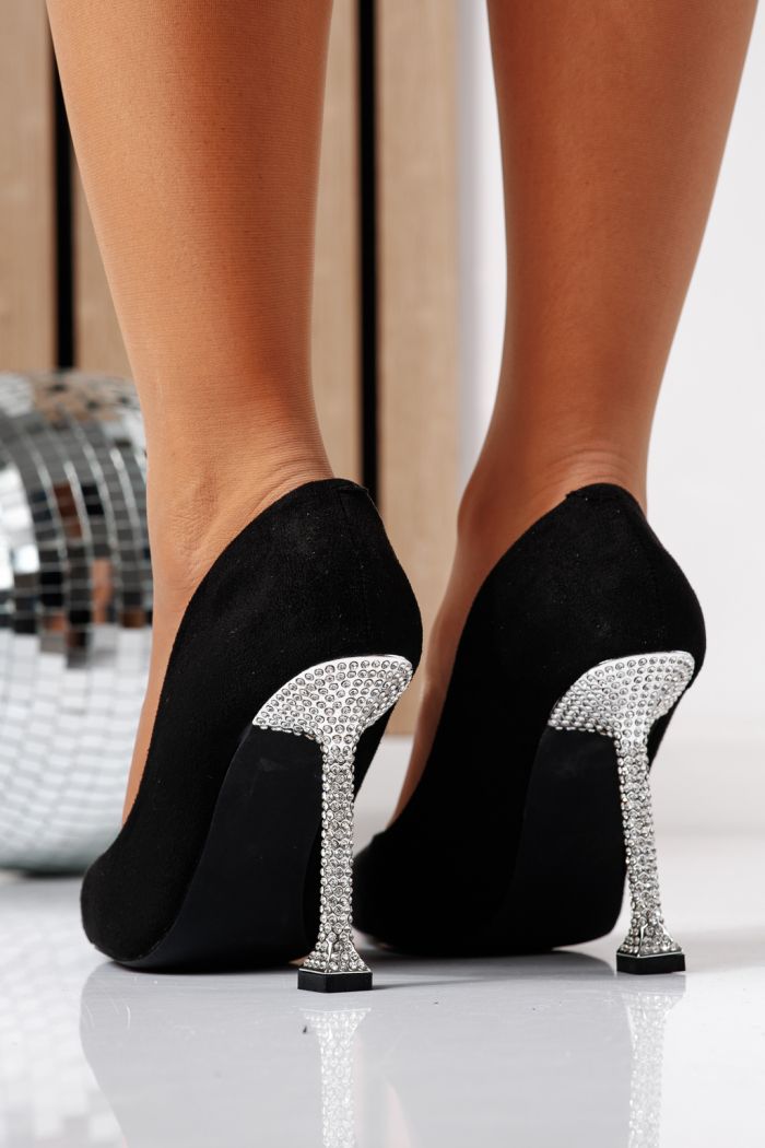 Дамски обувки с ток черни от обърната еко кожа Hannah #24447