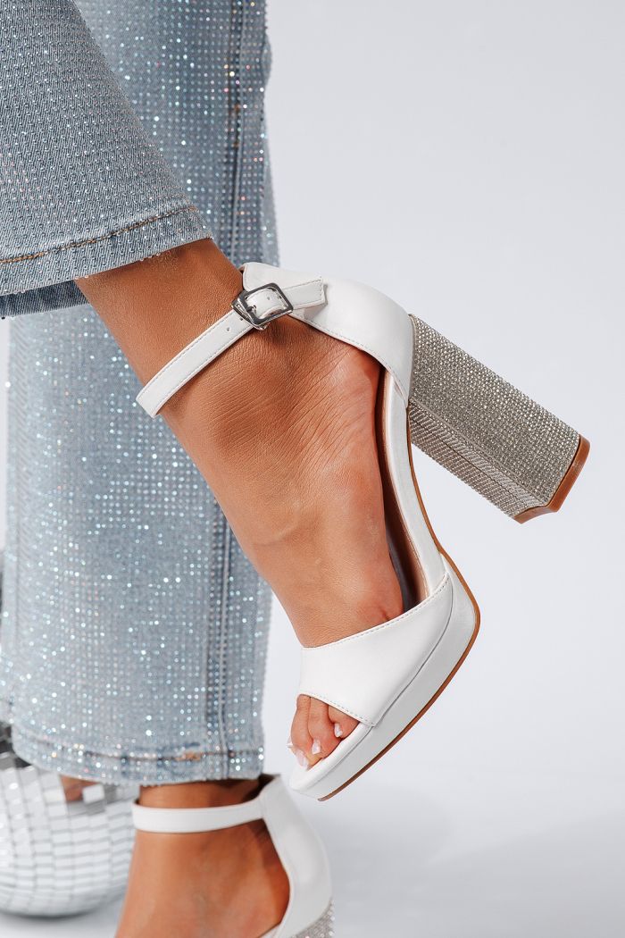 Дамски сандали с ток бели от еко кожа Evelyn #24808