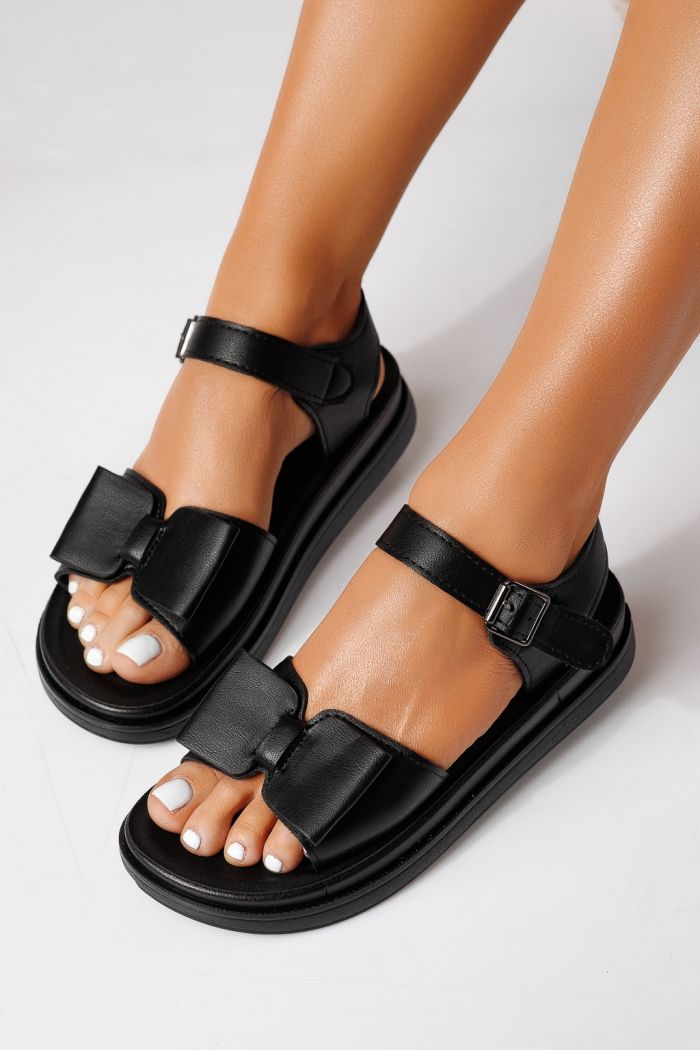 Дамски сандали в ниска подметка черни от еко кожа Indira #24929