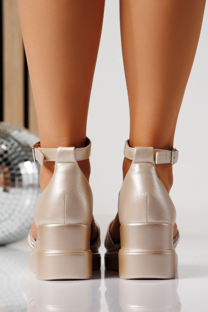 Дамски сандали с платформа златисти от еко кожа Althea #24851