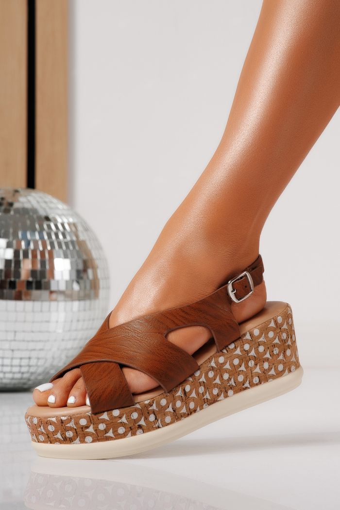 Дамски сандали с платформа бежови от еко кожа Anais #24970