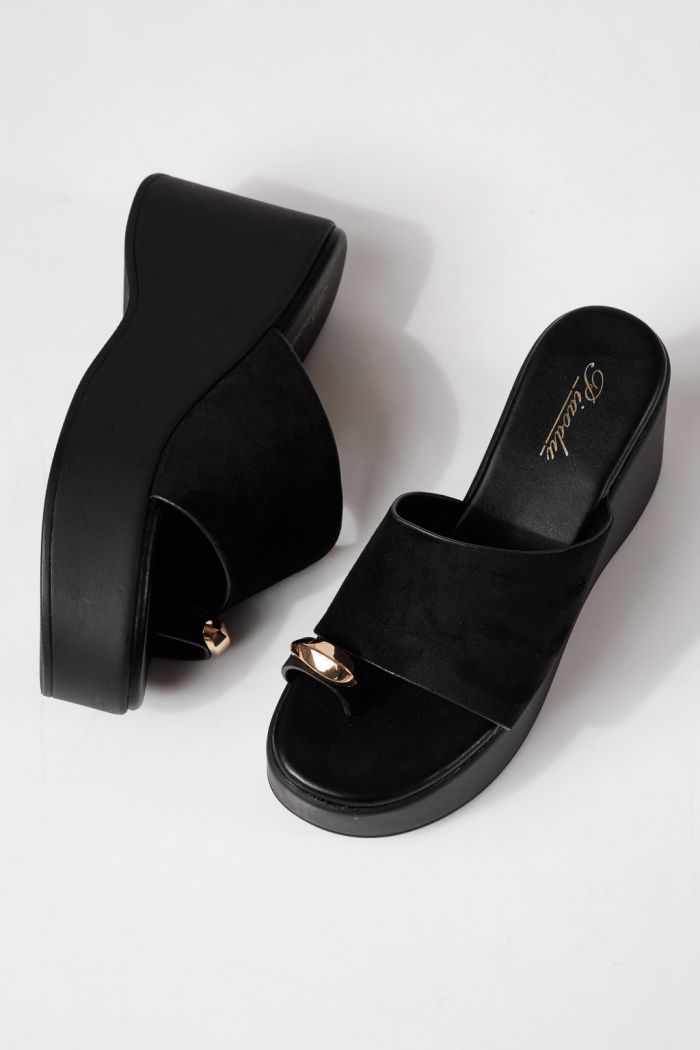 Дамски чехли с платформа черни от обърната еко кожа Giulia #24971