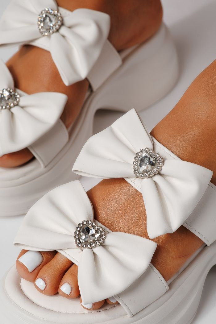 Дамски чехли бели от еко кожа Amaya #25192