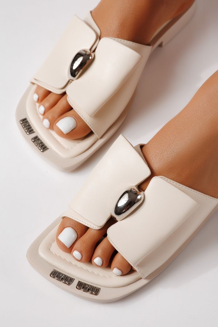 Дамски сандали с ниска подметка бежови от еко кожа Amaris #25167