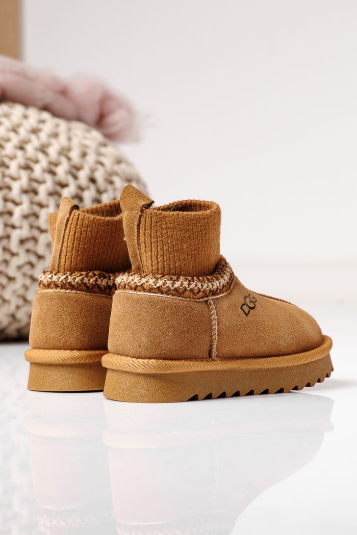 Боти за момичета подплатени с пух кафяви от обърната естествена кожа Carla #30469