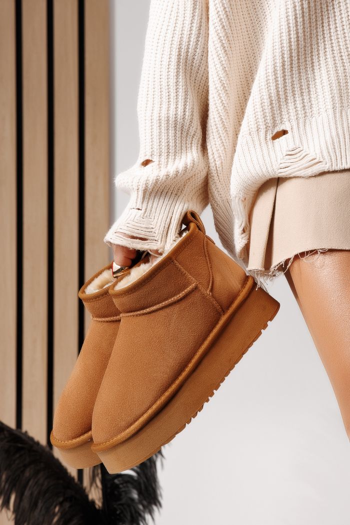 Дамски къси чизми подплатени с пух тип UGG кафяви от обърната естествена кожа Alina #30561