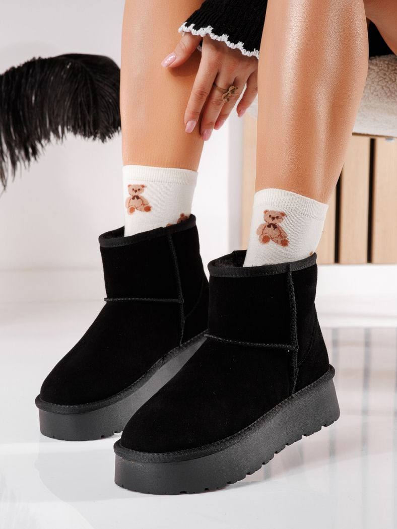 Къси дамски чизми, подплатени с пух тип UGG черни от обърната естествена кожа Ina #30640