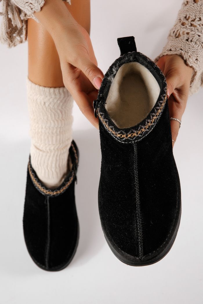 Ватирани къси дамски чизми тип UGG черни от обърната естествена кожа Inga #30570