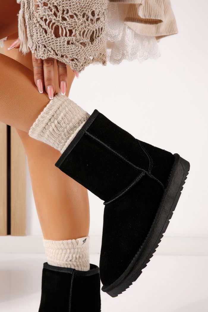 Къси дамски чизми, подплатени с пух тип UGG черни от обърната естествена кожа Rina #30610