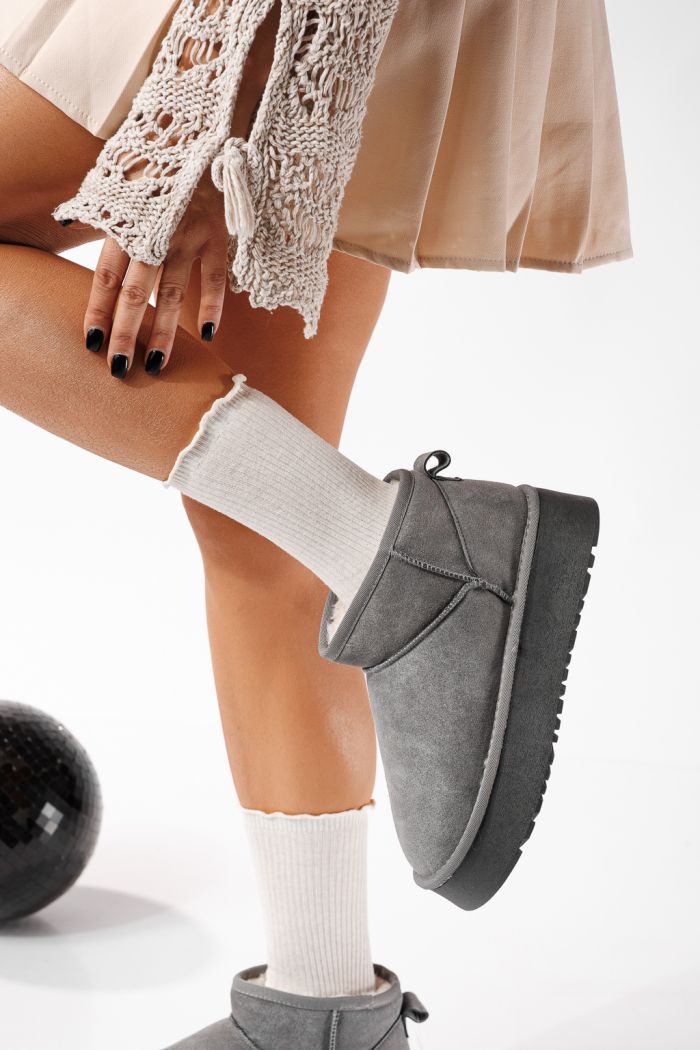 Къси дамски чизми подплатени с пух тип UGG сиви от обърната естествена кожа Flori #30796