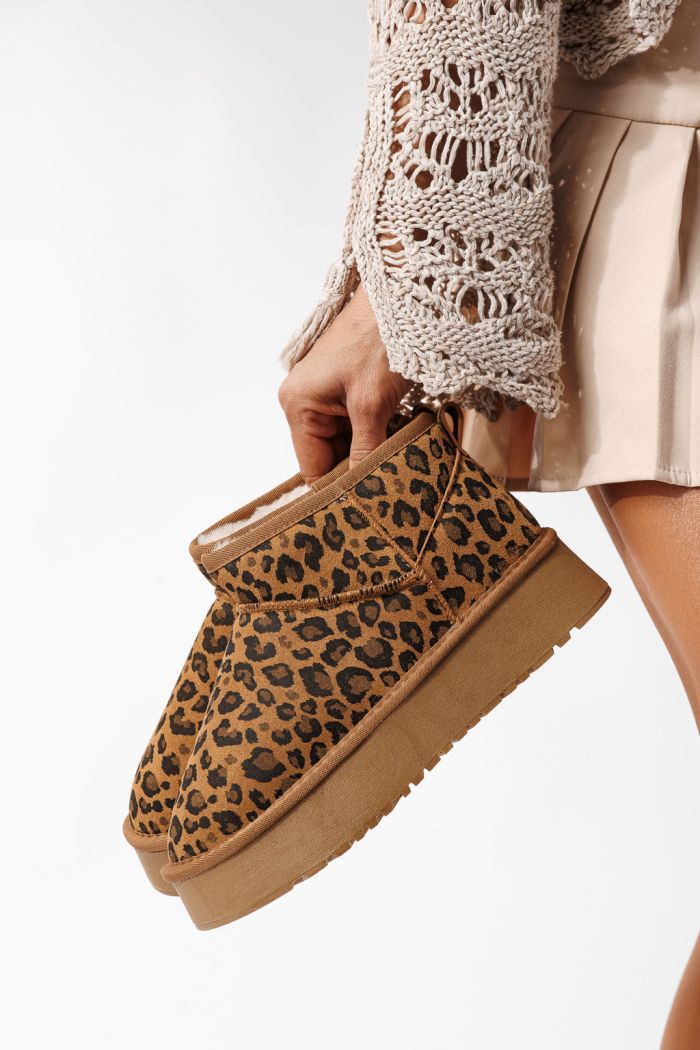 Къси дамски чизми подплатени с пух тип UGG леопард от обърната естествена кожа Flori #30797
