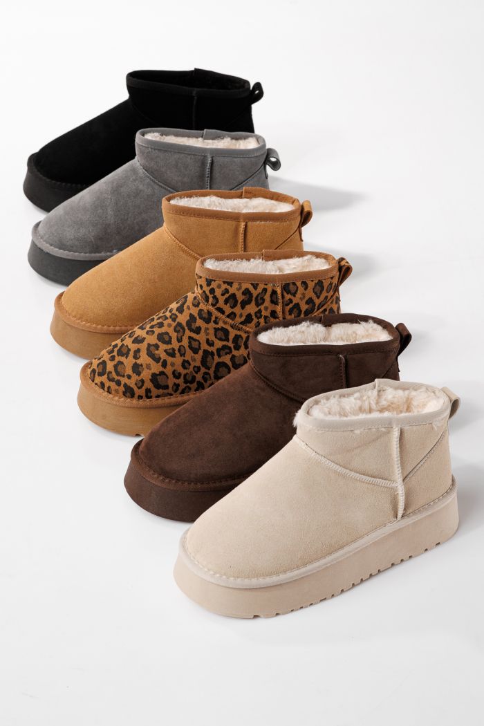 Къси дамски чизми подплатени с пух тип UGG черни от обърната естествена кожа Flori #30798