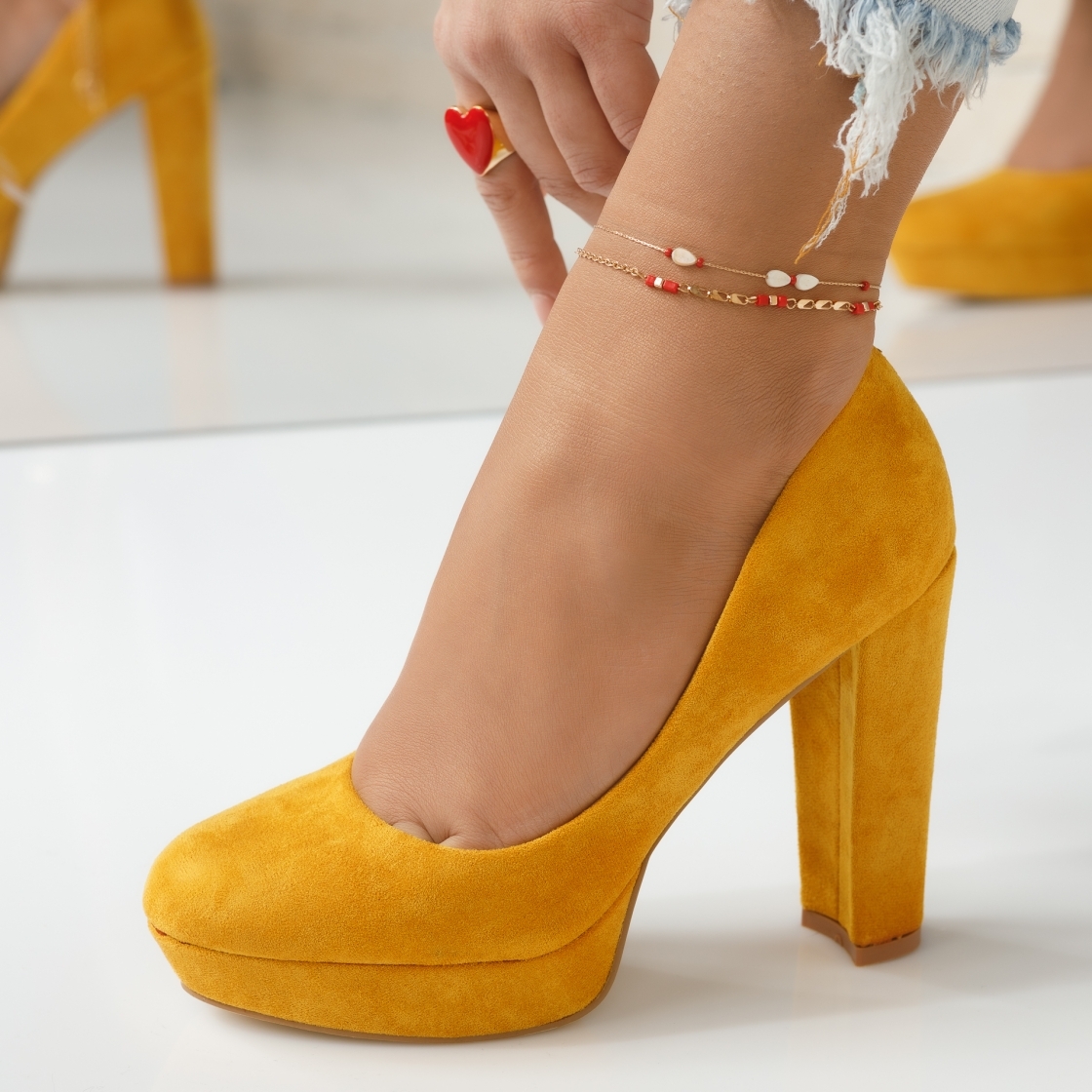 Дамски обувки с масивен ток Iulia цвят горчица #3832M