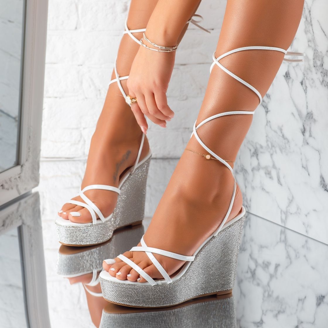 Дамски сандали с платформата Nathalie бели #5505M