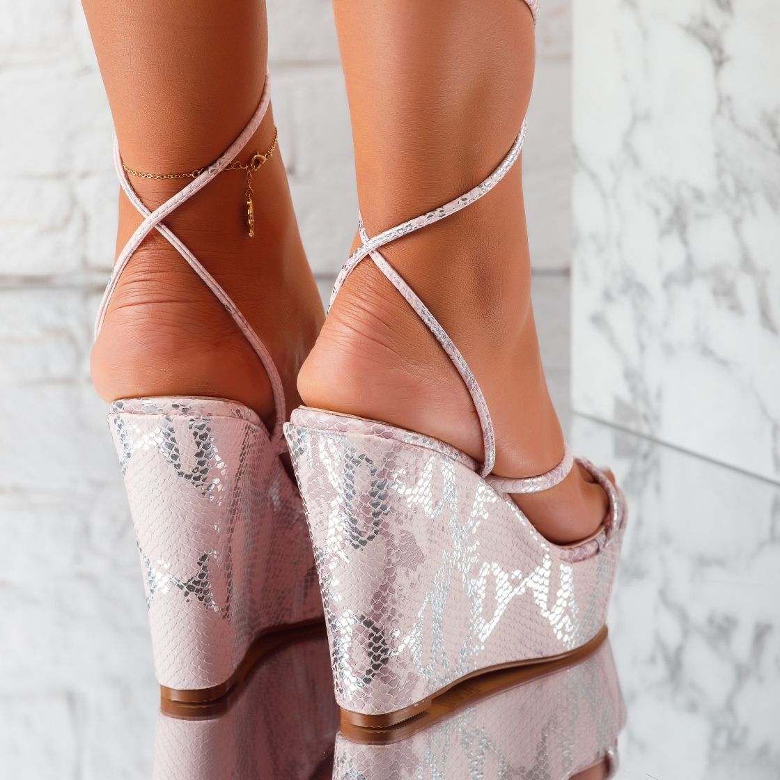 Дамски сандали с платформата Hadlee розово #5509M